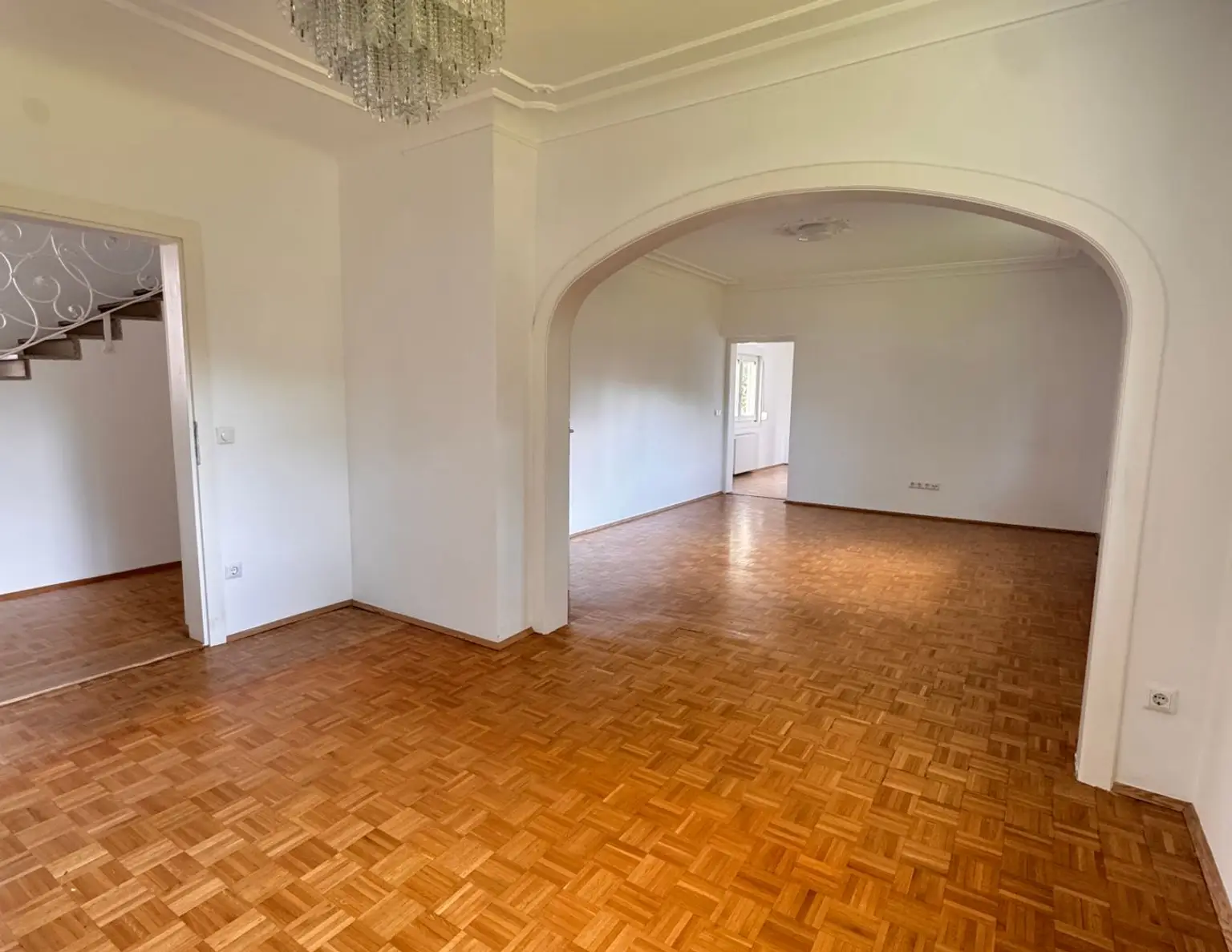 Lichtdurchflutetes Haus mit großem Garten zur Miete in bester Lage von Klosterneuburg