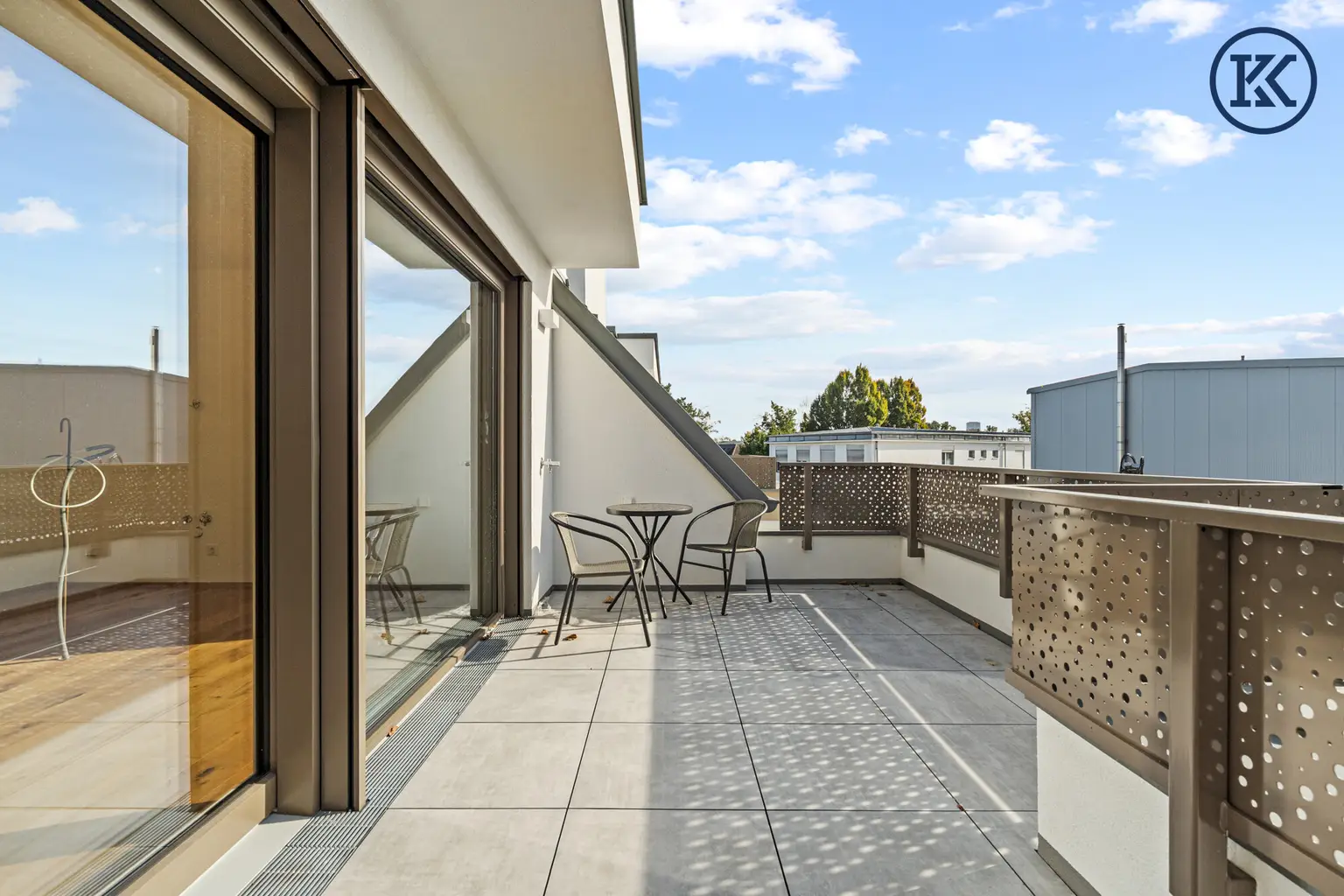 Alte Donau Investmentchance: Traum-Dachwohnung mit seltener Airbnb-Genehmigung!