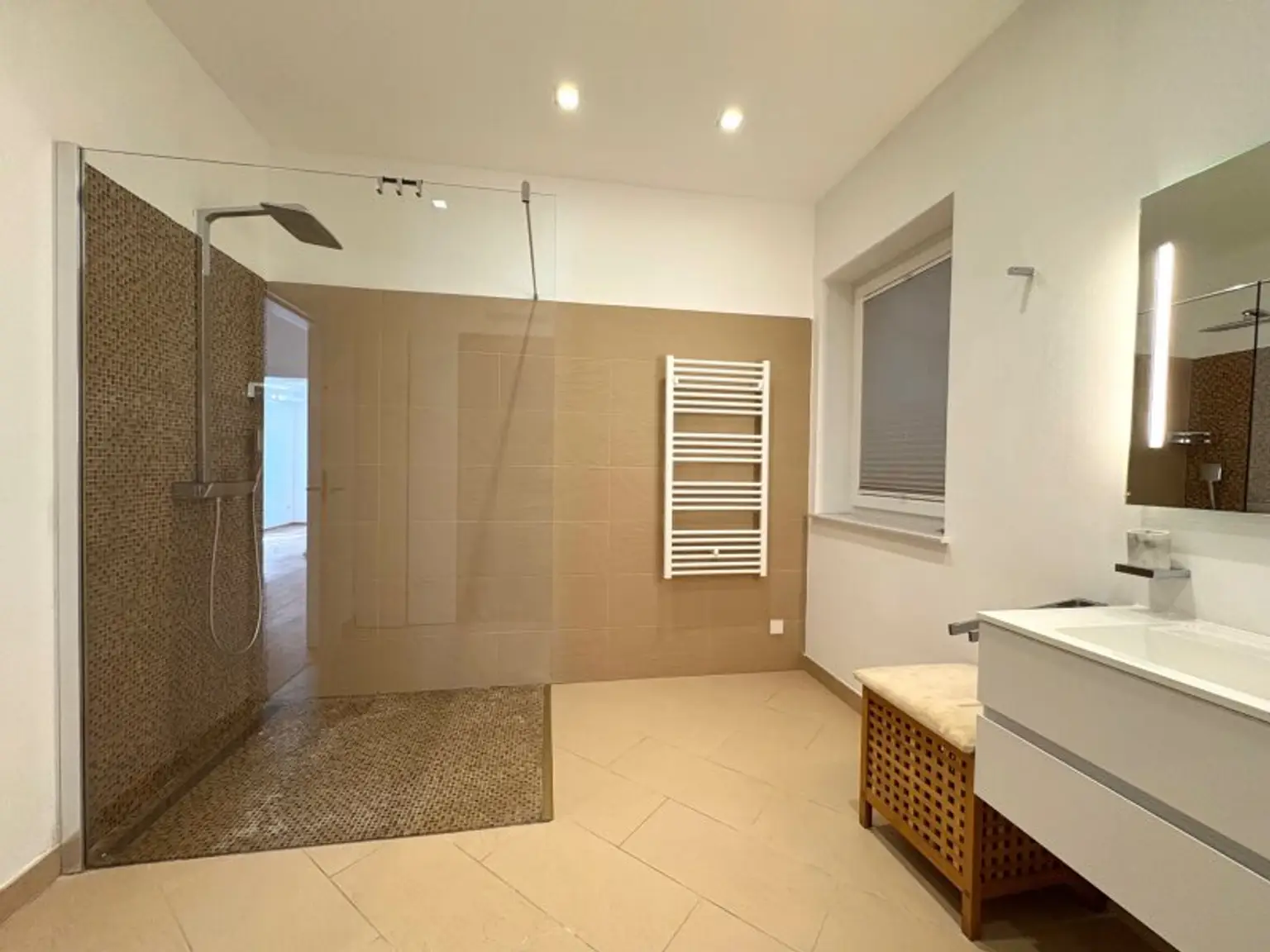 LUXUS-KLEINGARTENHAUS IM ALLEINEIGENTUM MIT WUNDERSCHÖNEM BLICK AM HACKENBERG