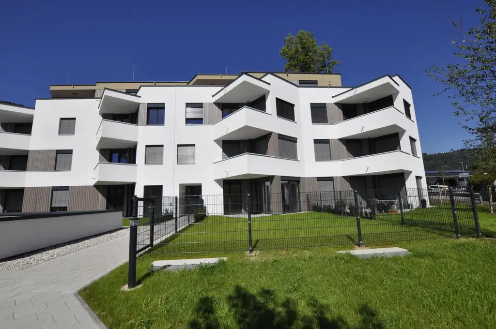 Moderne, sonnige Erdgeschoßwohnung mit Eigengarten und Tiefgarage