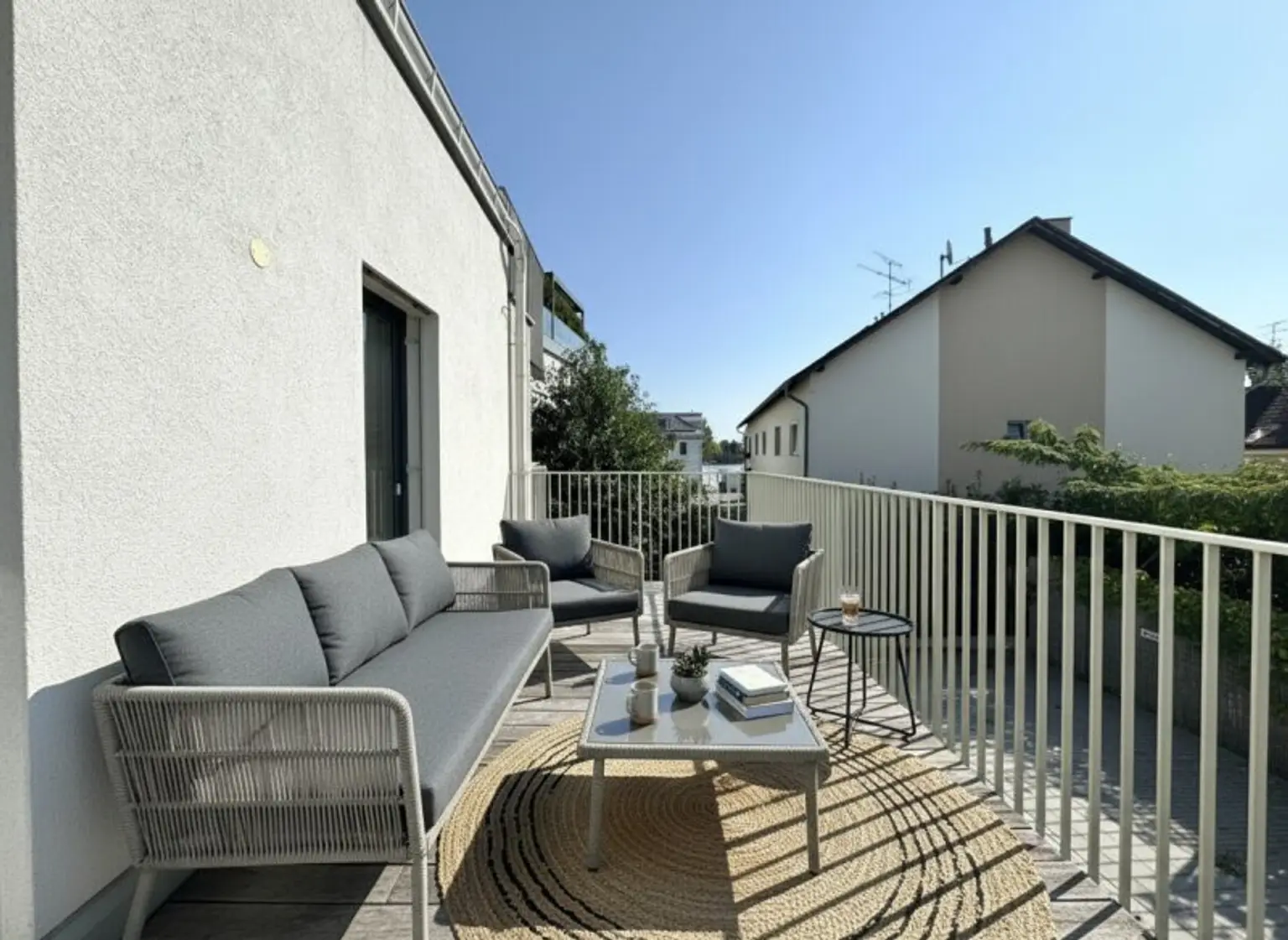 Wohntraum an der Alten Donau - hochwertiger Erstbezug in ruhiger Sackgasse - Außenstellplatz bereits inklusive! Baurechtsgrund