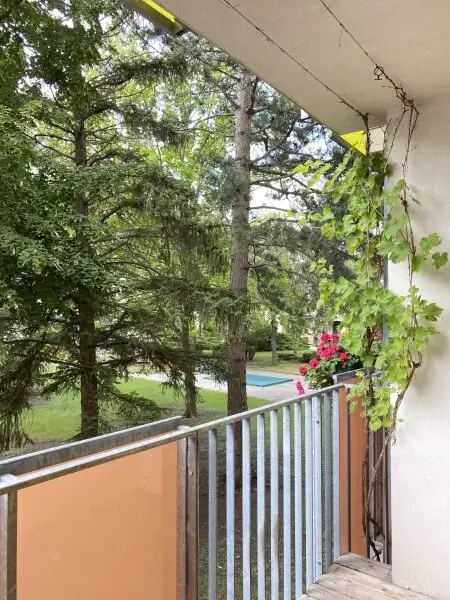 WOHNEN IM GRÜNEN - RENOVIERTE 3 ZIMMER WOHNUNG NÄHE BAHNHOF