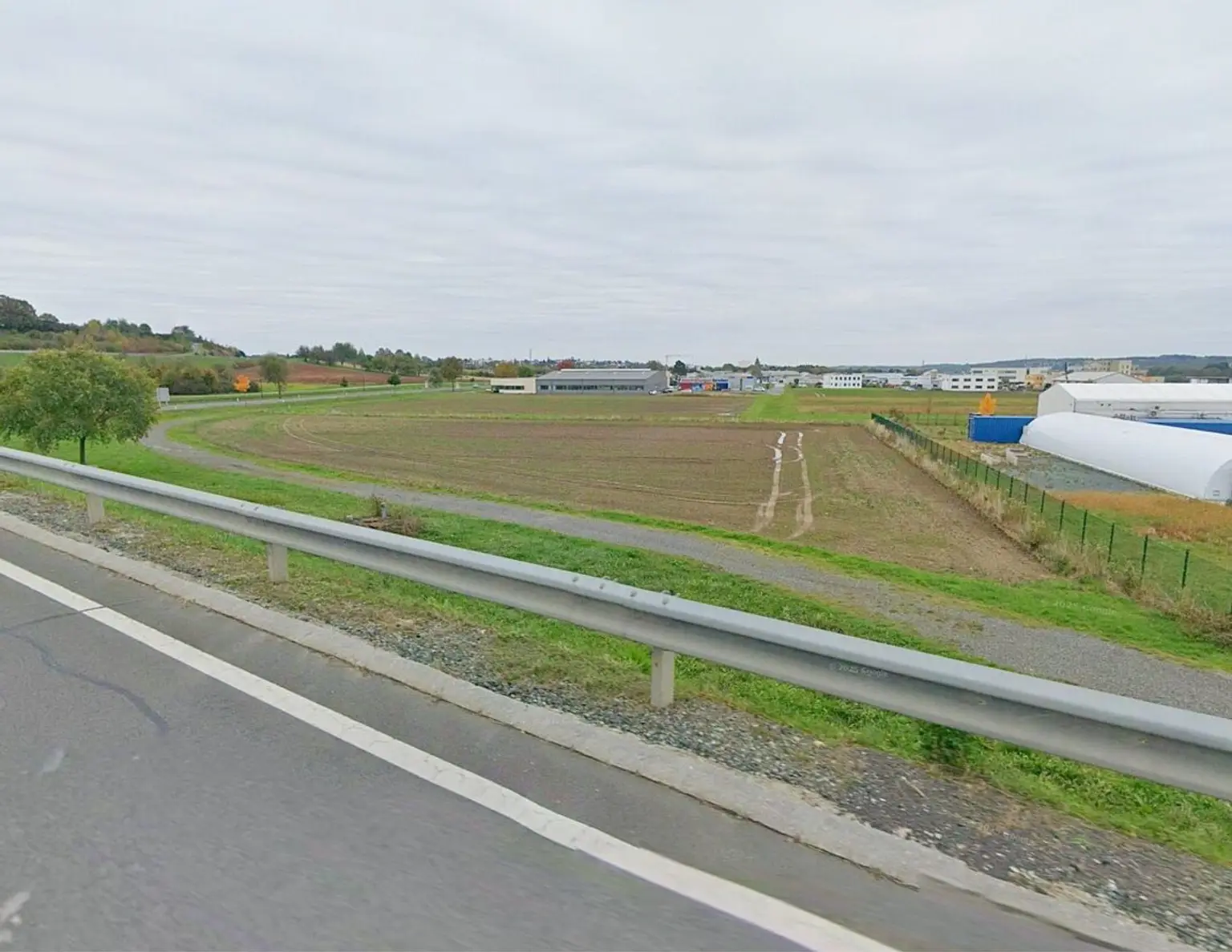 O B E R W A R T ! Betriebsgrundstück in der besten Lage!