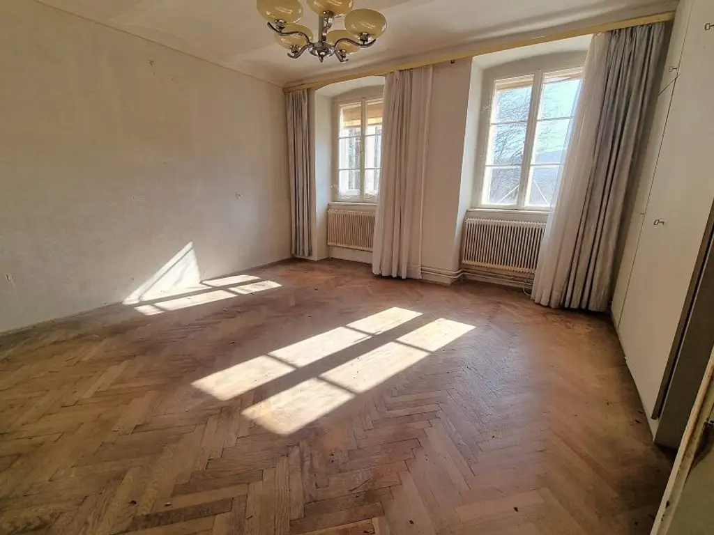 Ob alte Villa-neuer Bau, auf Riesengrund nach Süden schau!