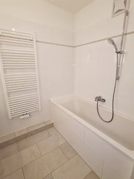 EIGENGARTEN, LORYSTRASSE, 75 m2 Neubau mit 23 m2 Garten, 2 Zimmer, Wohnküche, Wannenbad, Parketten, 1. Liftstock