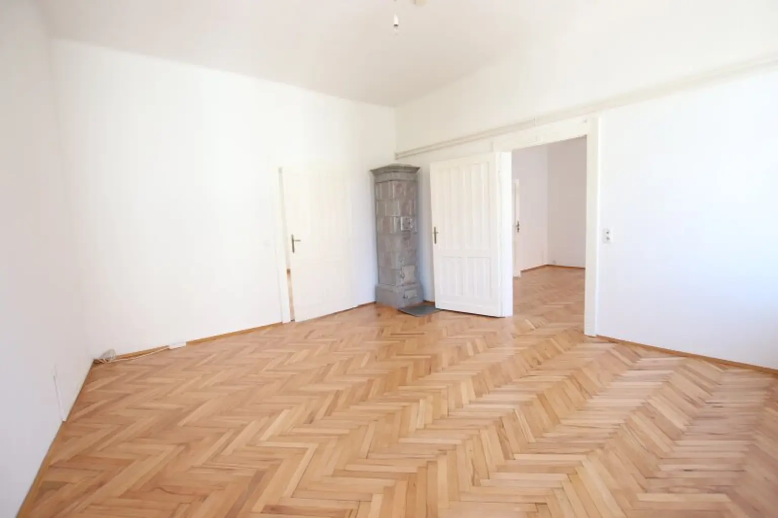 Tolle, sanierte 101m² - 4 Zimmer Altbauwohnung in der Mariannengasse - City