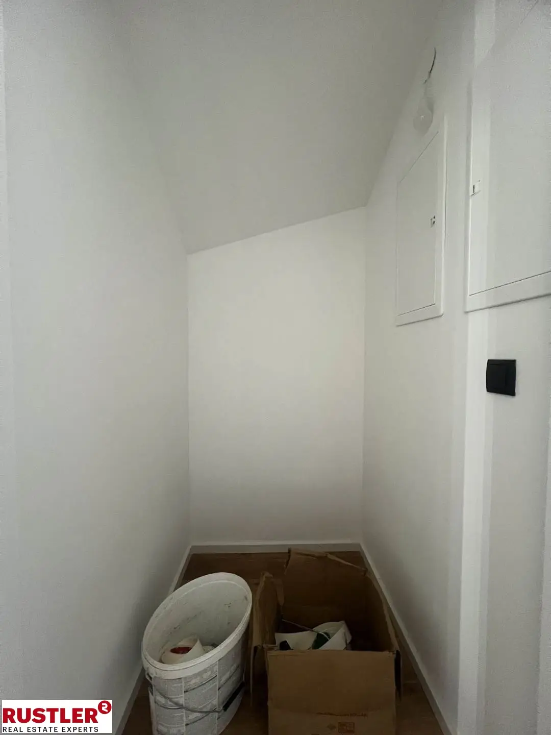 Luxus Penthouse mit sonniger Dachterrasse am Reinlpark | ERSTBEZUG