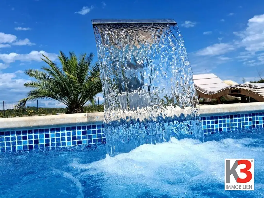 K3 - Moderne Villa in Novigrad