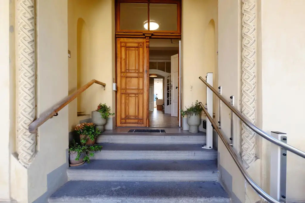 Historische Villa ALMEROTH im Stadtzentrum- Wohnen auf 250 m2 im OG plus 4 Untermieter