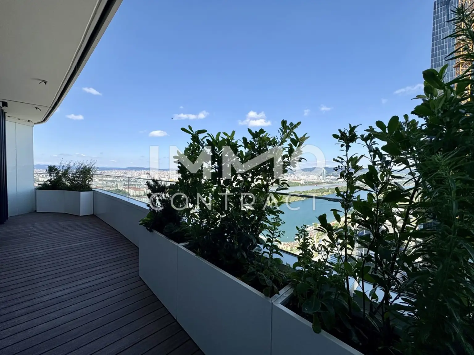 DANUBEFLATS: Stephansdom, Kahlenberg, Neue Donau - alles im Blick! Gym, Pool, Spa, Lounges, Doorman