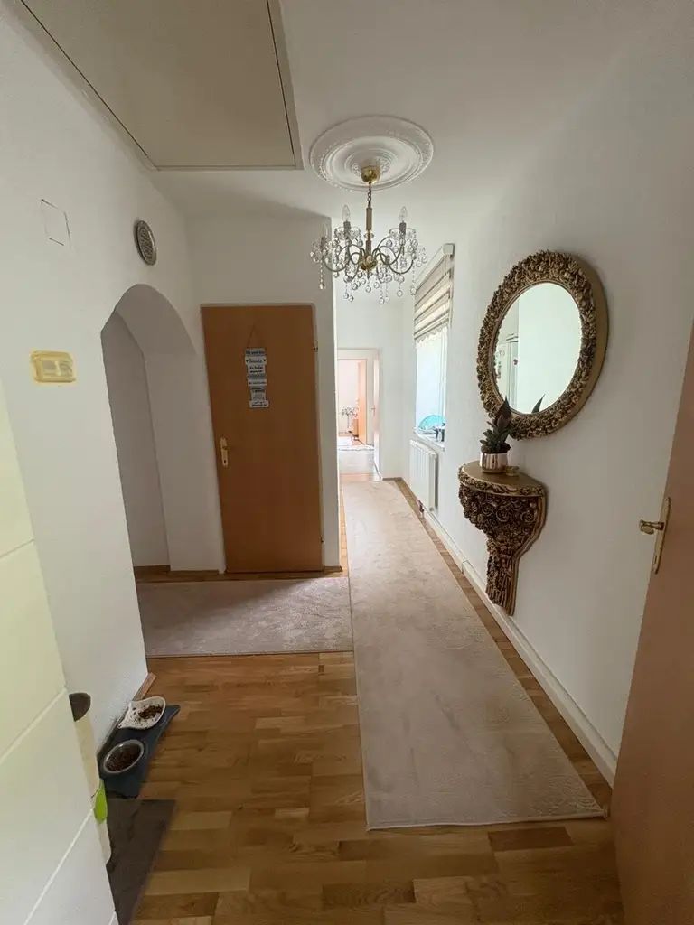 Wunderschönes Zweifamilienhaus mit großzügigem Garten und erstklassiger Ausstattung