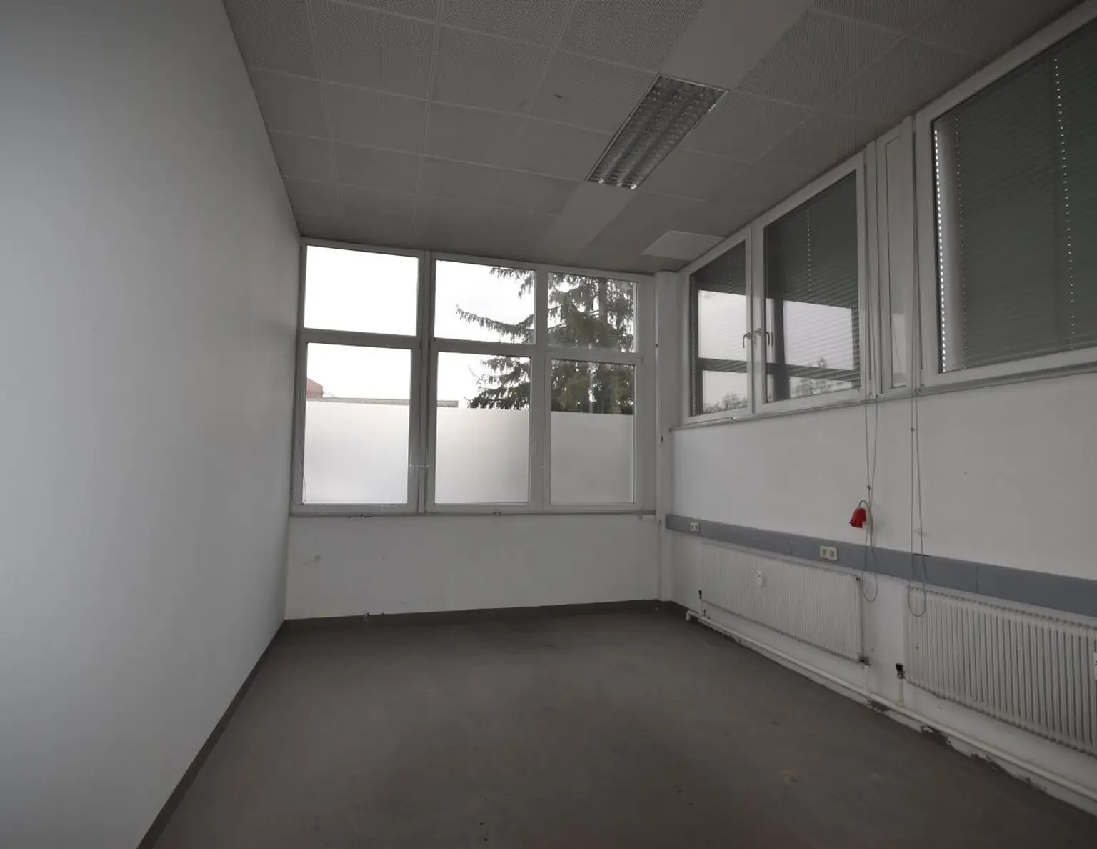 "BETRIEBSOBJEKT mit BÜRO und LAGER in Bergheim mit guter Anbindung"