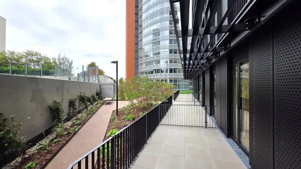 DC-FLATS: High-End-Apartment next UNO-City!! ERSTBEZUG!!