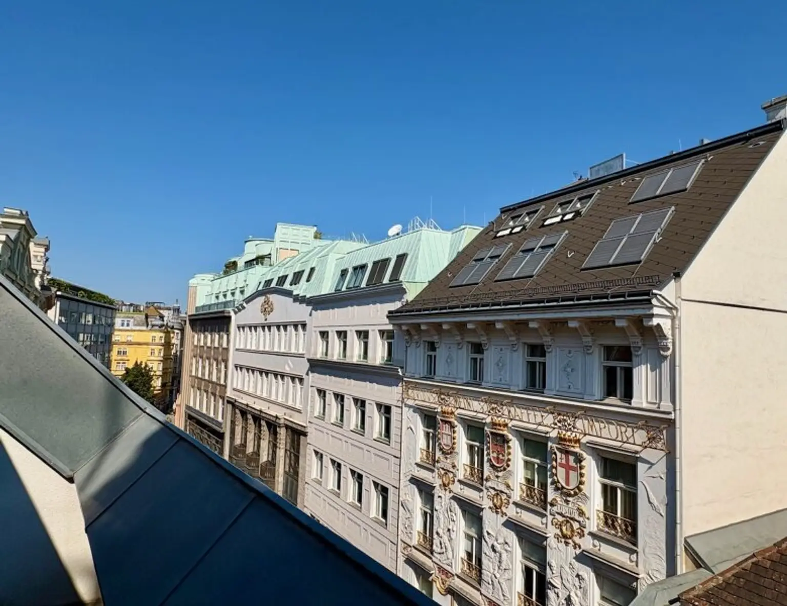 DG-WOHNUNG MIT PRIVATER TERRASSE NÄHE STEPHANSPLATZ