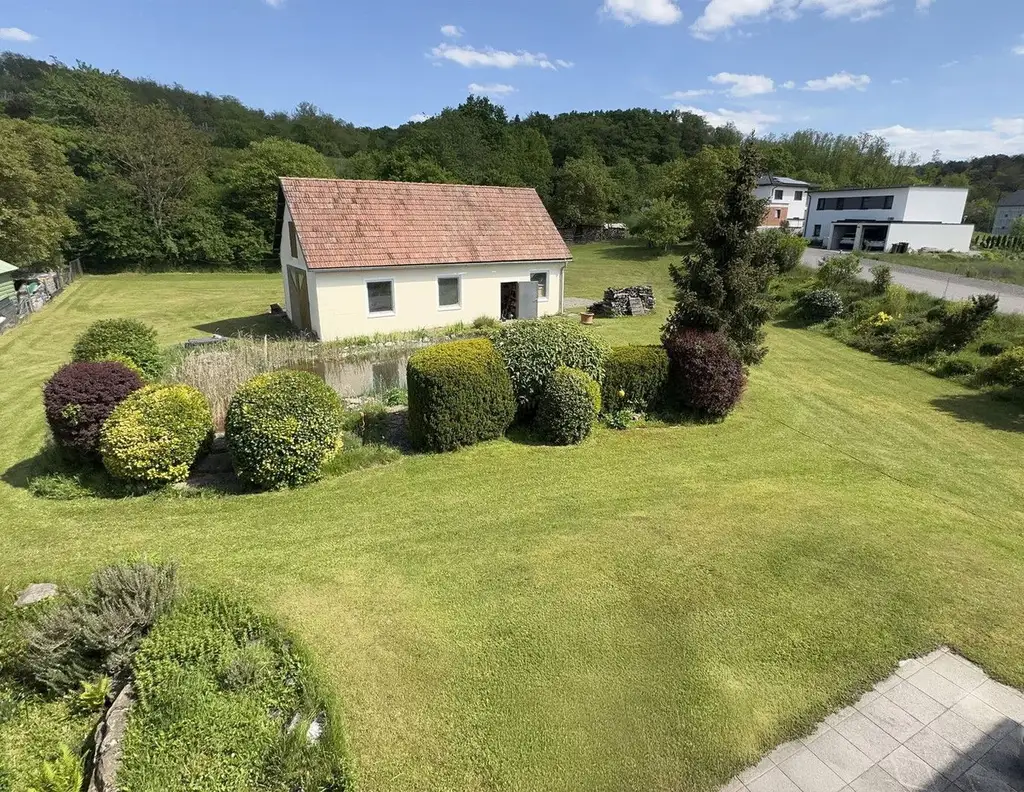 Großzügiges Ein- oder Zweifamilienhaus am Waldrand von Radlbrunn - Provisionsfrei