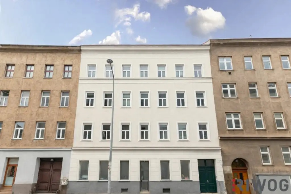 SANIERUNGSBEDÜRFTIG //  3. Stockwerk, nahe Burggasse-/Stadthalle (Top 21-23), 3 Zi.