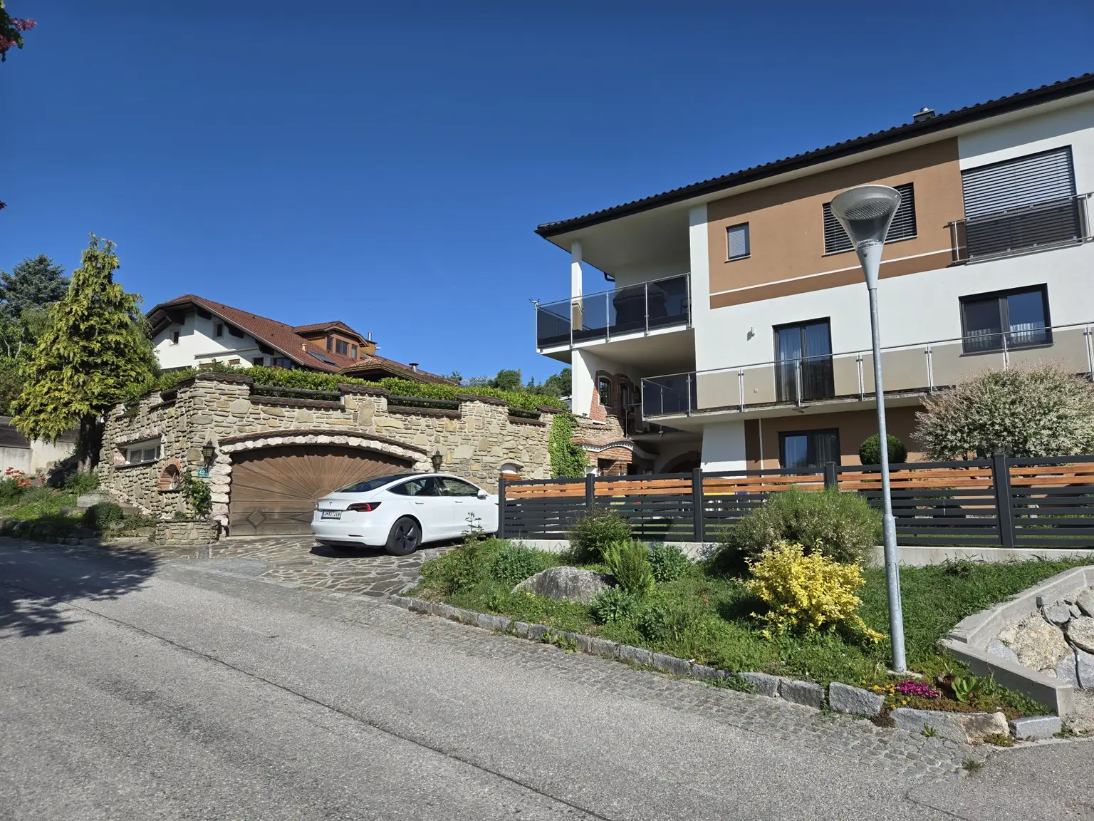 Mietwohnung mit eigener Hauszufahrt