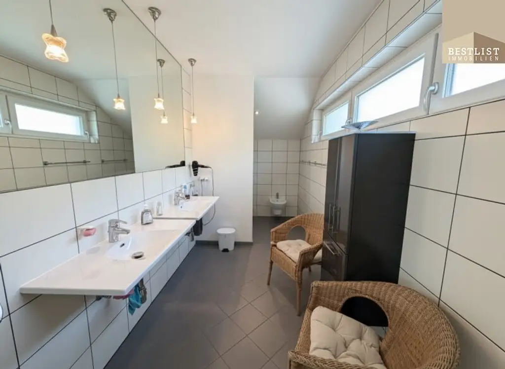 Moderne Eleganz trifft Naturidylle – energieeffizientes Einfamilienhaus mit großzügiger Terrasse in der Hinterbrühl