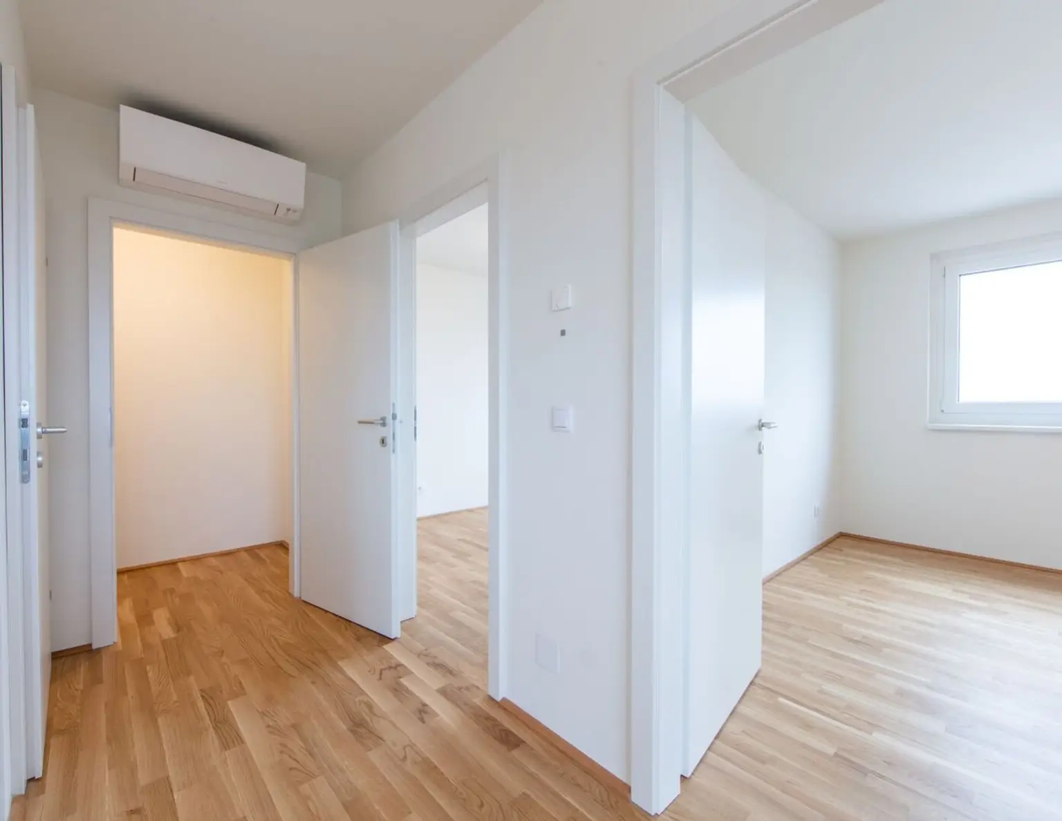 Neuwertige vermietete 3-Zimmer-Wohnung inkl. Westbalkon am Genochplatz