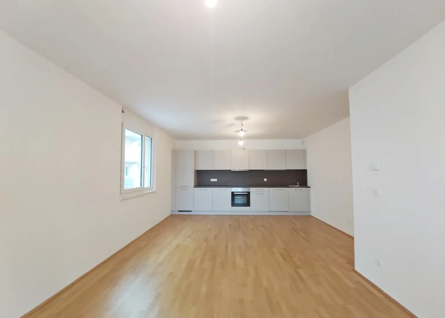 Q11 Leben in Simmering - 
Lichtdurchflutete Balkonwohnung mit 4 Zimmern und Deckenkühlung!