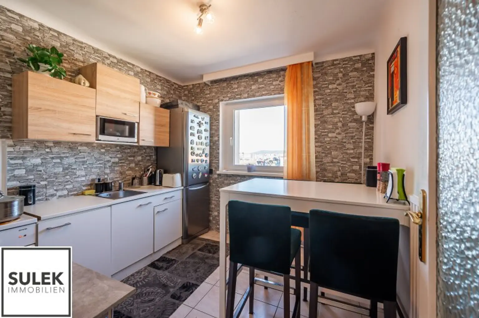 befristet vermietete 3 Zimmer -Wohnung mit Loggia im 8.Stock inkl. Fernblick