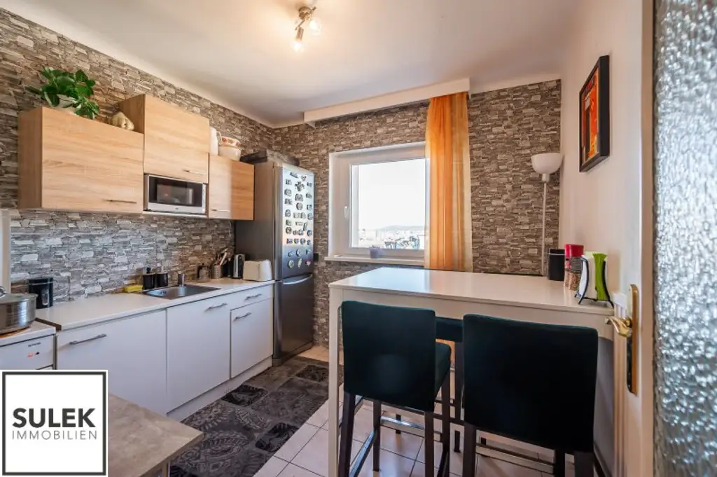 befristet vermietete 3 Zimmer -Wohnung mit Loggia im 8.Stock inkl. Fernblick