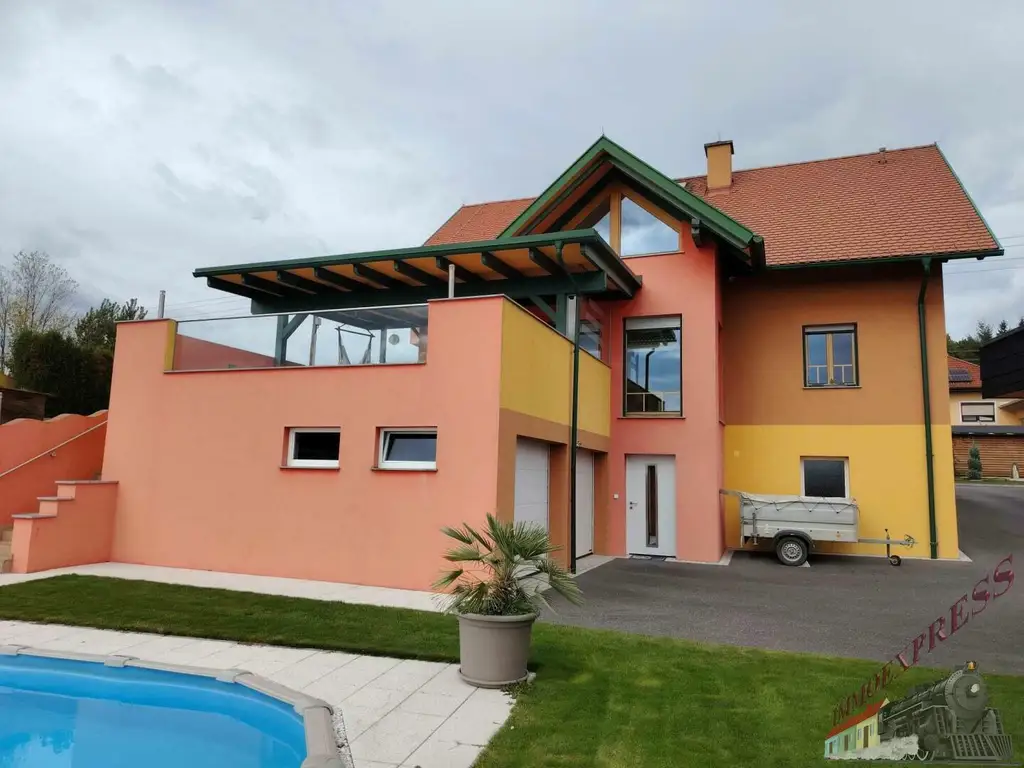 Tolles Einfamilienhaus mit Pool, Panorama-Ausblick und moderner PV-Anlage – hier fühlt sich Ihre Familie zuhause!