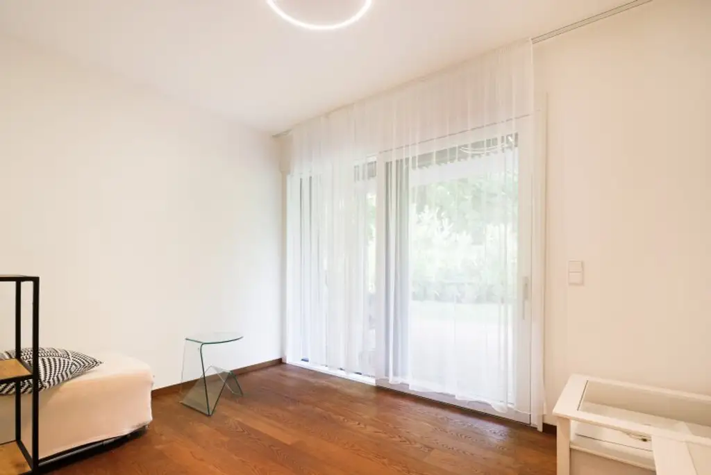WOHNUNG mit 300 m² Privatgarten im 1190 Wien + Pool und Gym Nähe American Int. School