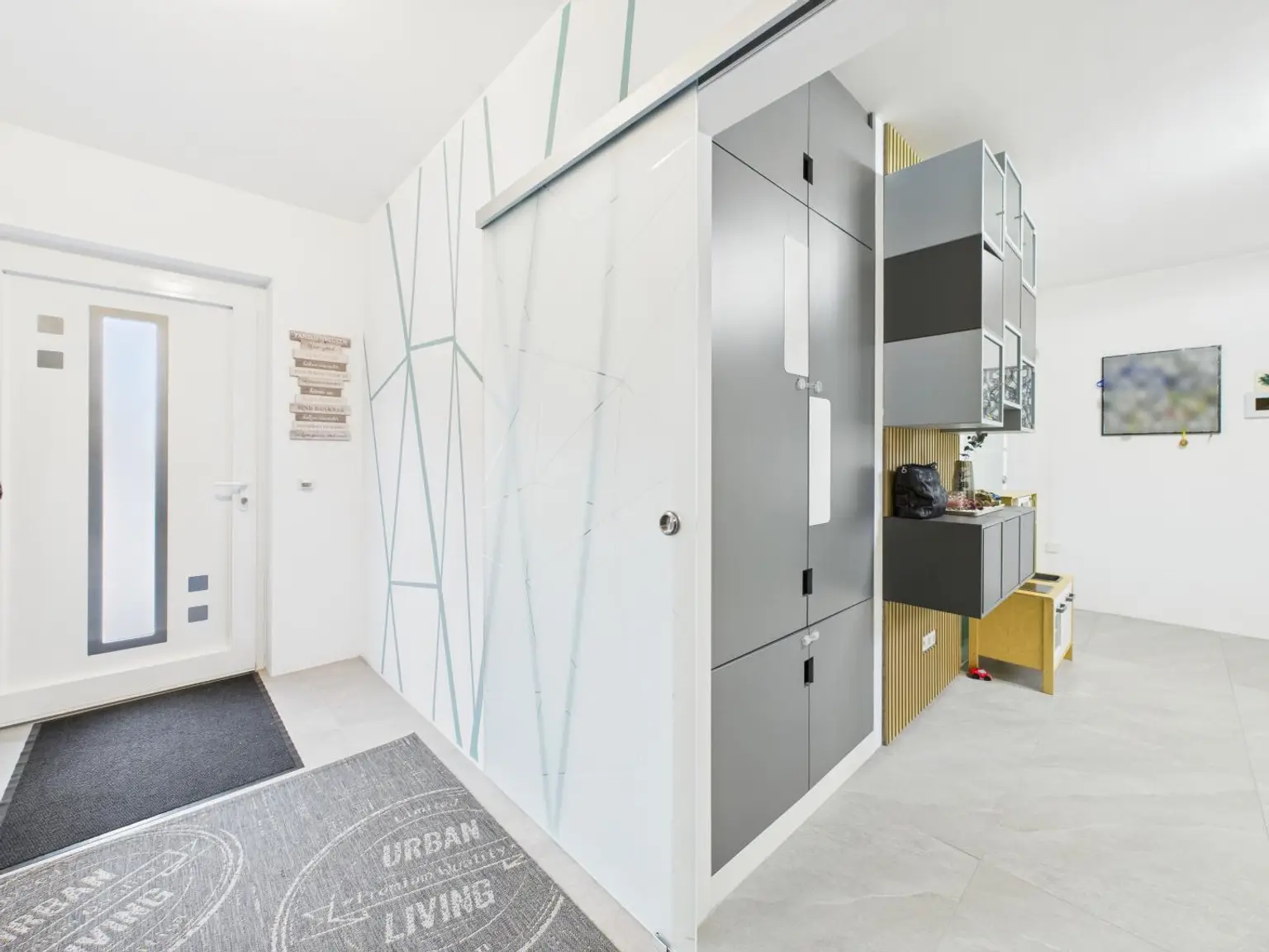 NÄHE WELS: Hochwertig modernisiertes Einfamilienhaus mit Traumgarten, Luxus - Poolanlage & smarter Haustechnik
