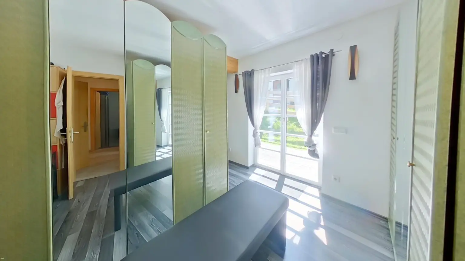 Wohnen in Seefeld – Bungalow mit Gartenidylle und Doppelgarage