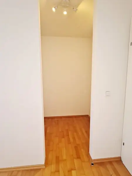 DACHGESCHOSS, Daringergasse, sonnige 76 m2 Neubau mit 6 m2 Balkon, 2 Zimmer, Wohnküche, Wannenbad, Parketten, Grünblick