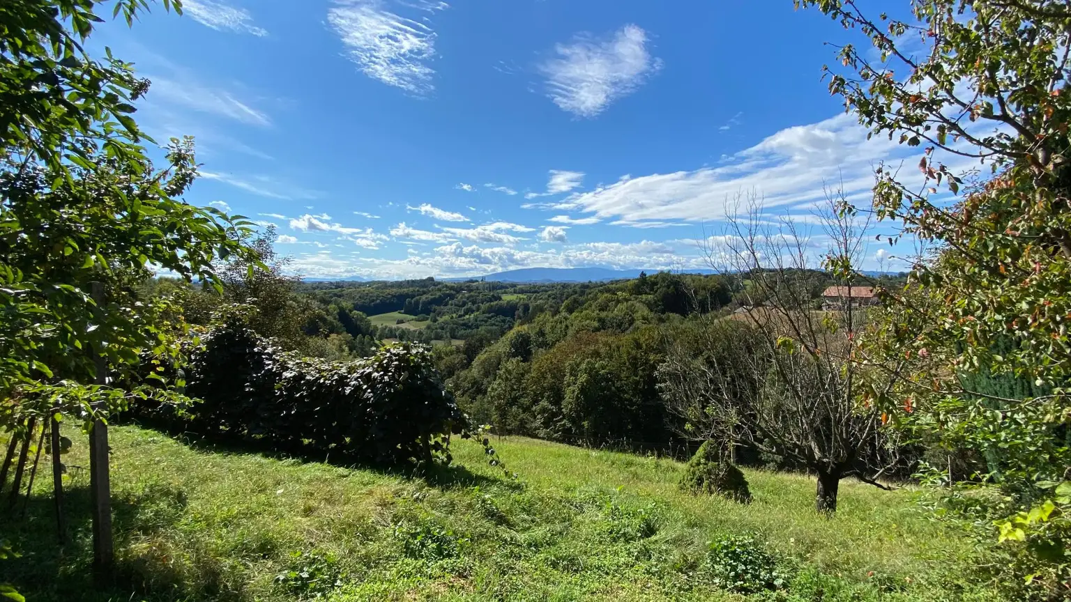 SLOWENIEN!!! Sanierungsbedürftiges Knusperhäuschen in einmaliger Aussichtslage!