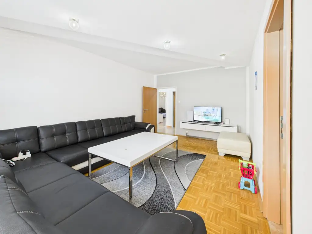 Großzügige 4-Zimmer-Familienwohnung mit Loggia in begehrter Stadtlage von Wels