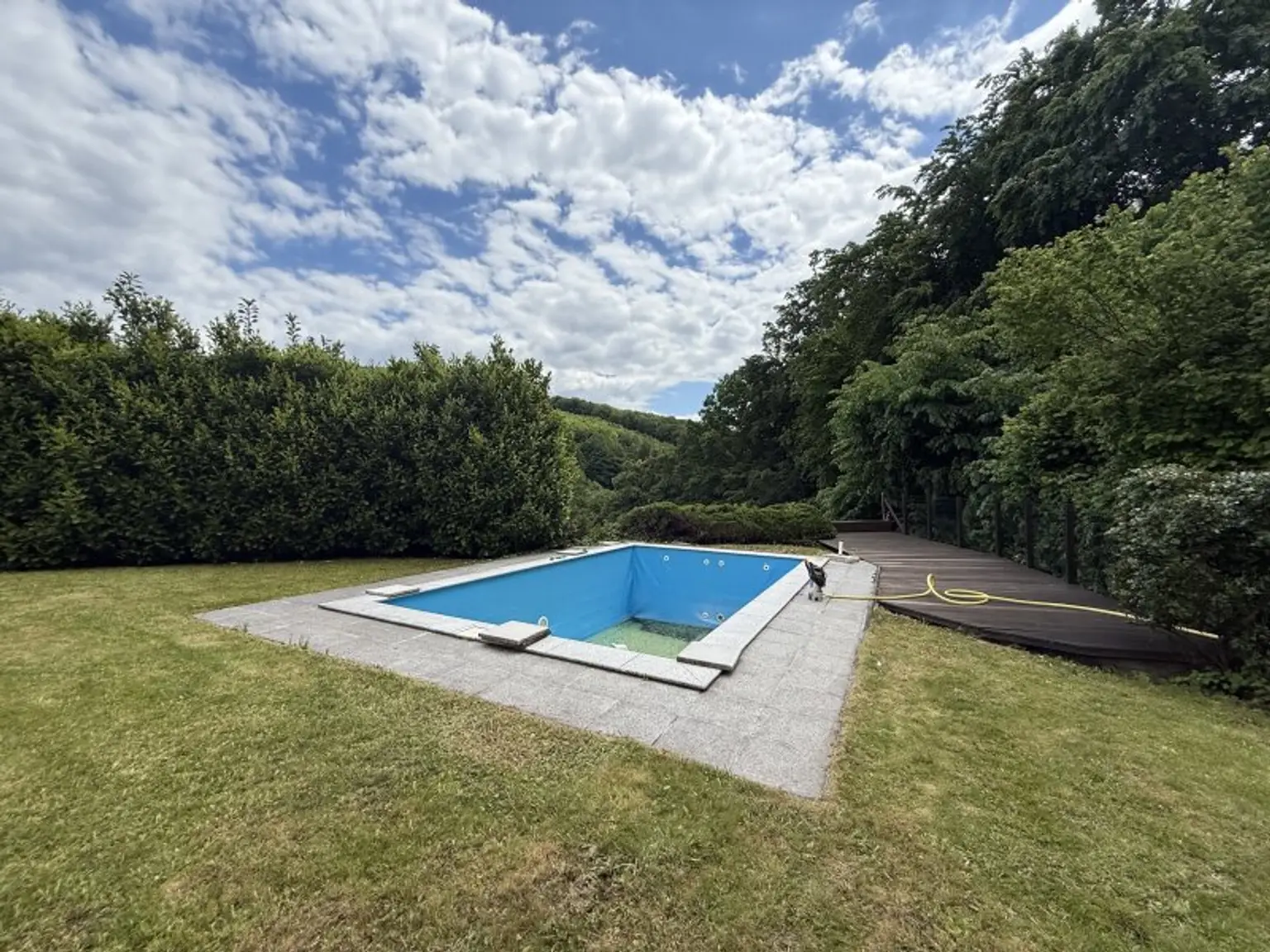 Möbliertes Einfamilienhaus mit Garten, Pool und Sauna