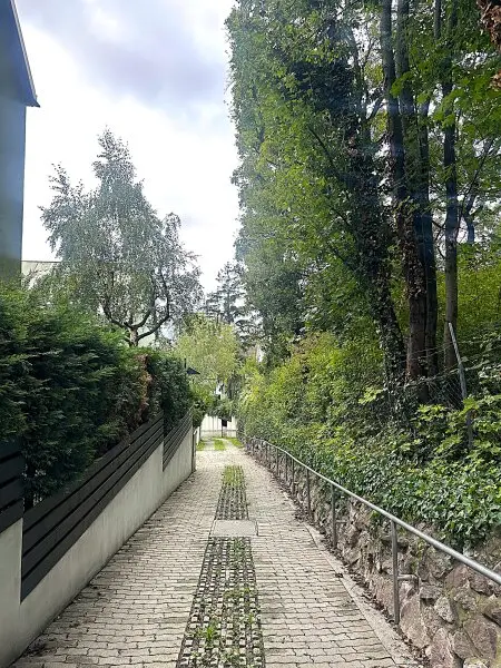 Familienfreundliches Wohnen in Liesing - großzügige Doppelhaushälfte mit Garten und Terrasse