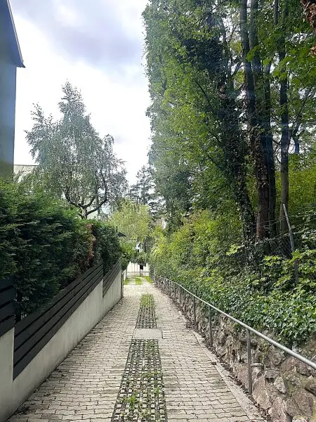 Familienfreundliches Wohnen in Liesing - großzügige Doppelhaushälfte mit Garten und Terrasse