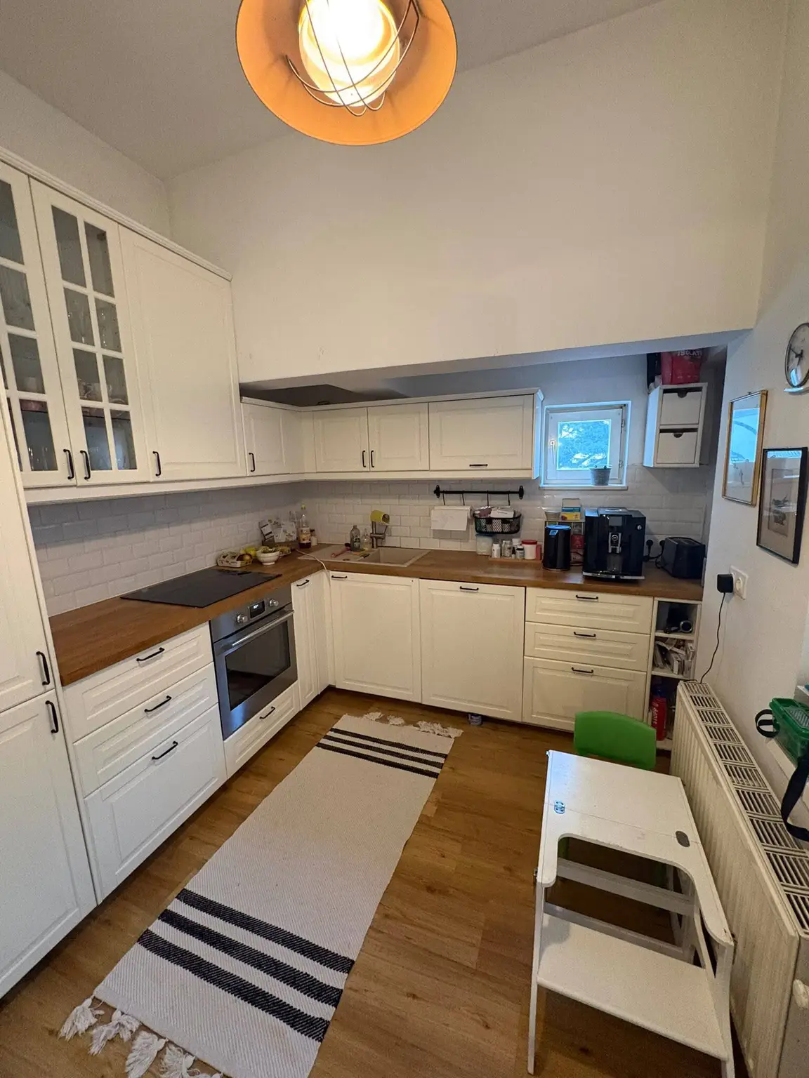 Schöne Wohnung mit 4 Zimmer + großer Terrasse!