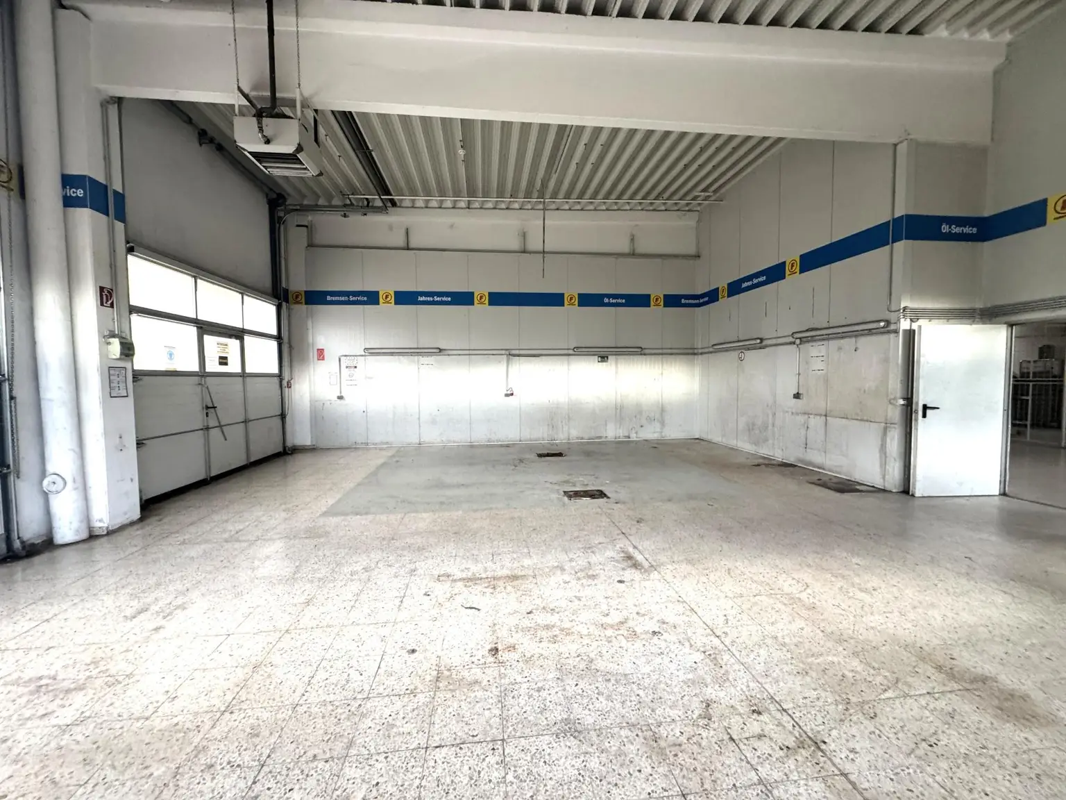 Hochfrequentierte Gewerbeimmobilie-ehemalige Forstinger-Filiale in Top-Lage