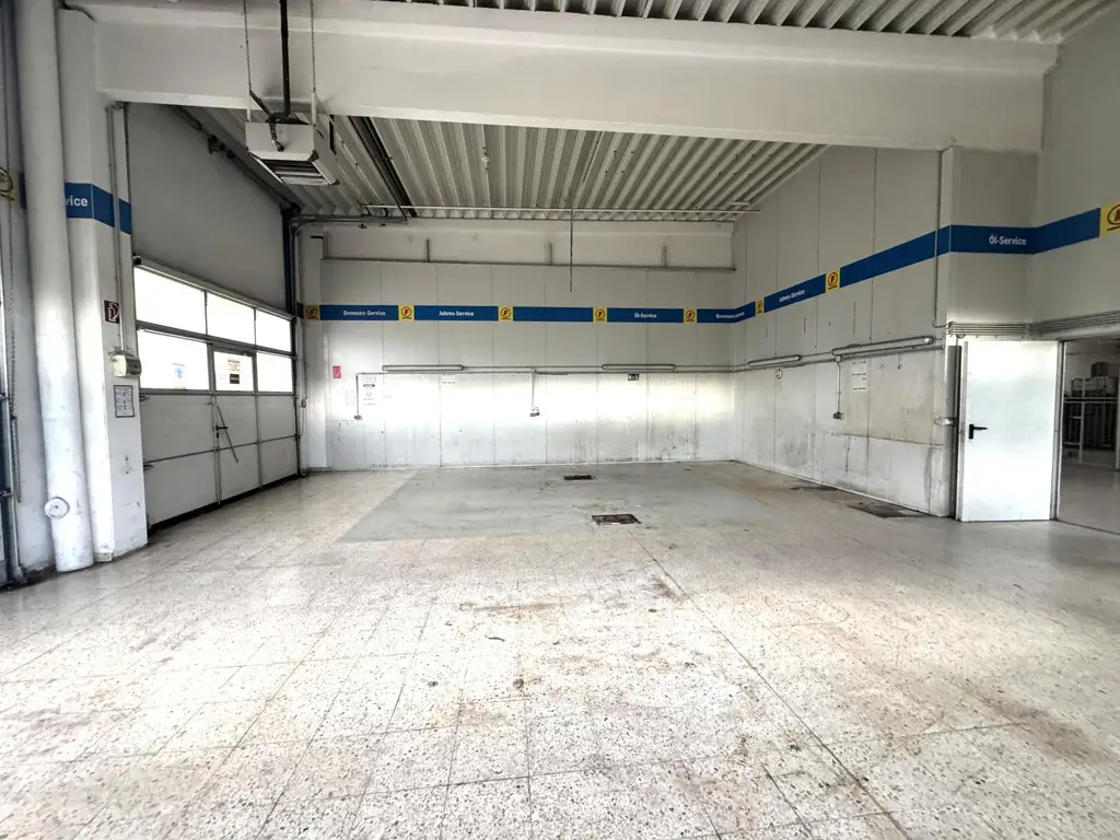 Hochfrequentierte Gewerbeimmobilie-ehemalige Forstinger-Filiale in Top-Lage