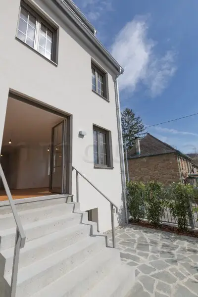 Lichtdurchflutete Architektenvilla mit Fernblick am Fuße des Wolfersbergs