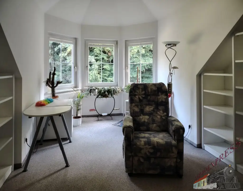 Tolle Villa mit neuer PV-Anlage bietet viel Platz und ruhige, grüne Umgebung – 38 min zur Stadtgrenze Wien!