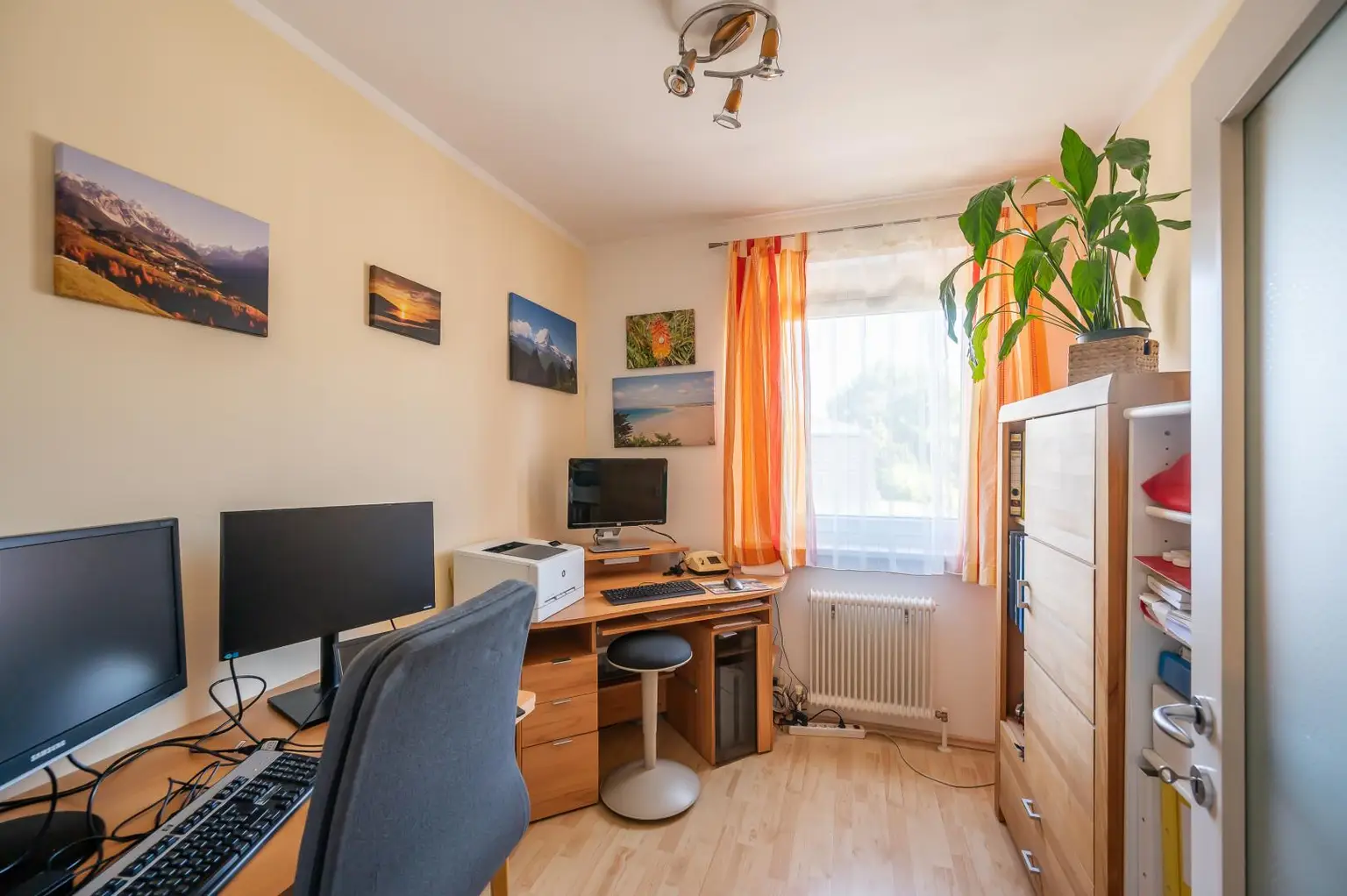 Wohnen im Grünen mit Stadtanschluss: 4 Zimmer | Loggia | PKW-Stellplatz