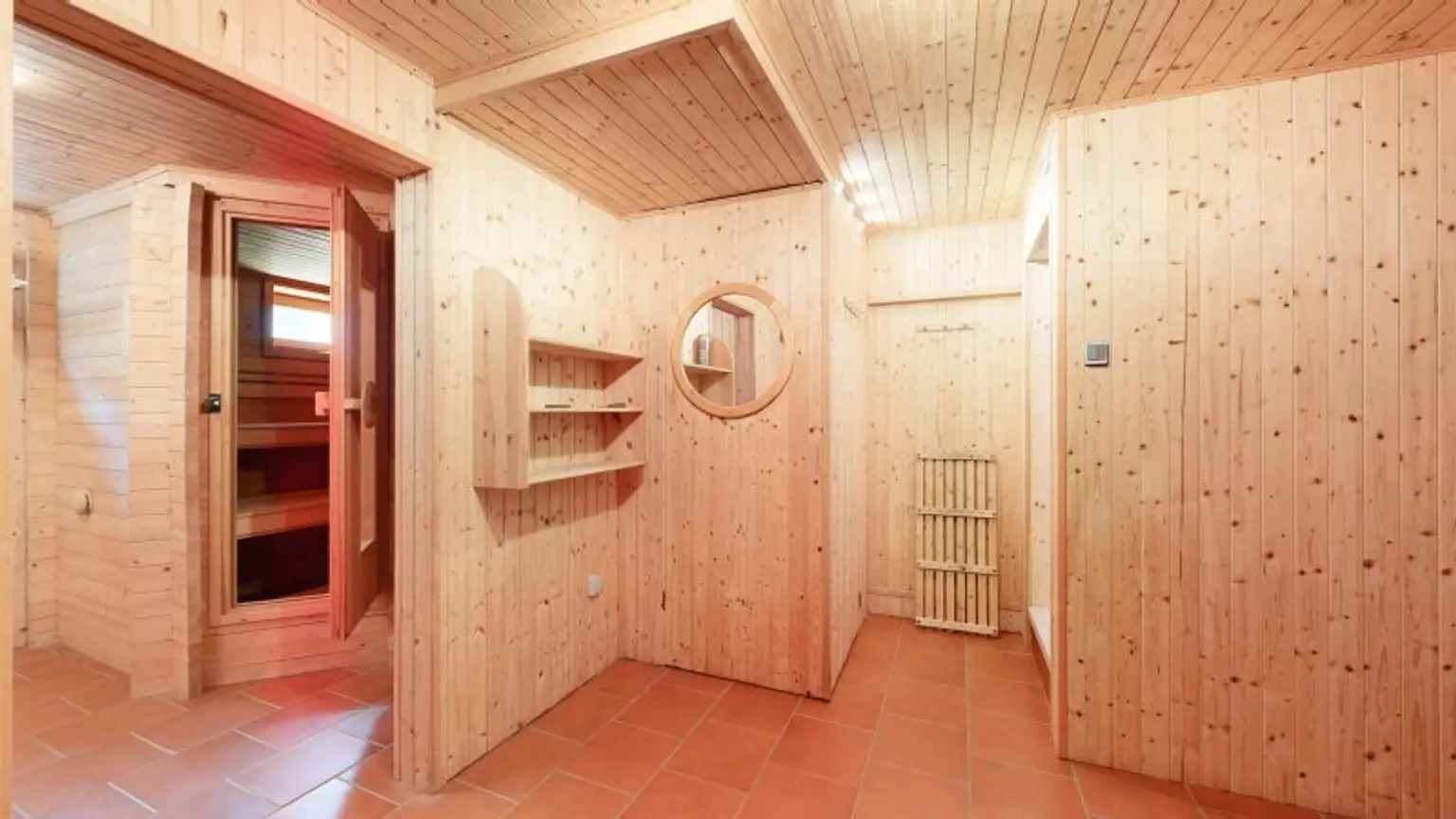 Bemerkenswertes Einfamilienhaus mit viel Entwicklungsmöglichkeit | Pool | Sauna | großer Garten