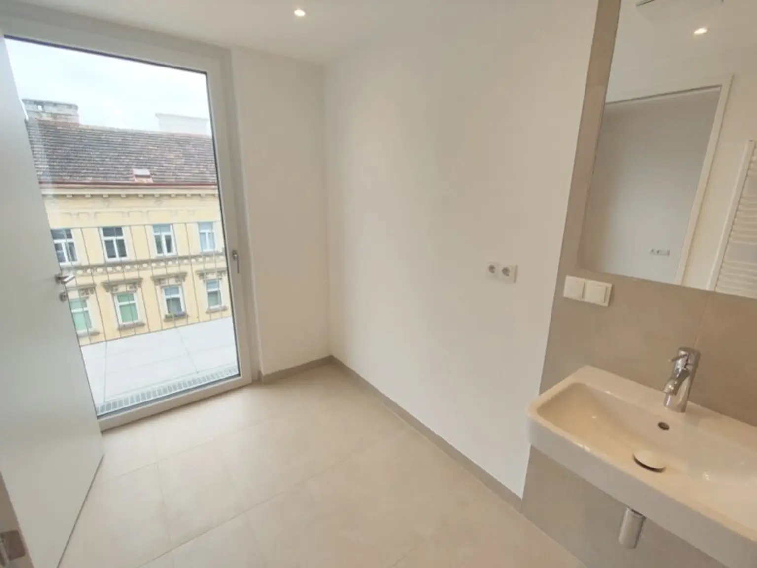 Modern wohnen in Meidling! Neubau 2-Zimmer-Erstbezug mit Balkon im 5. Liftstock - Top61