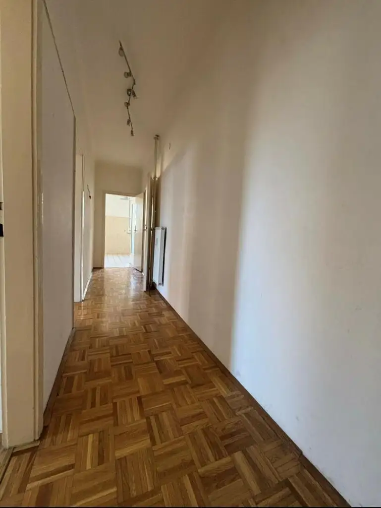 2-Zimmer-Wohnung mit kleiner Loggia, Bezirk St. Leonhard