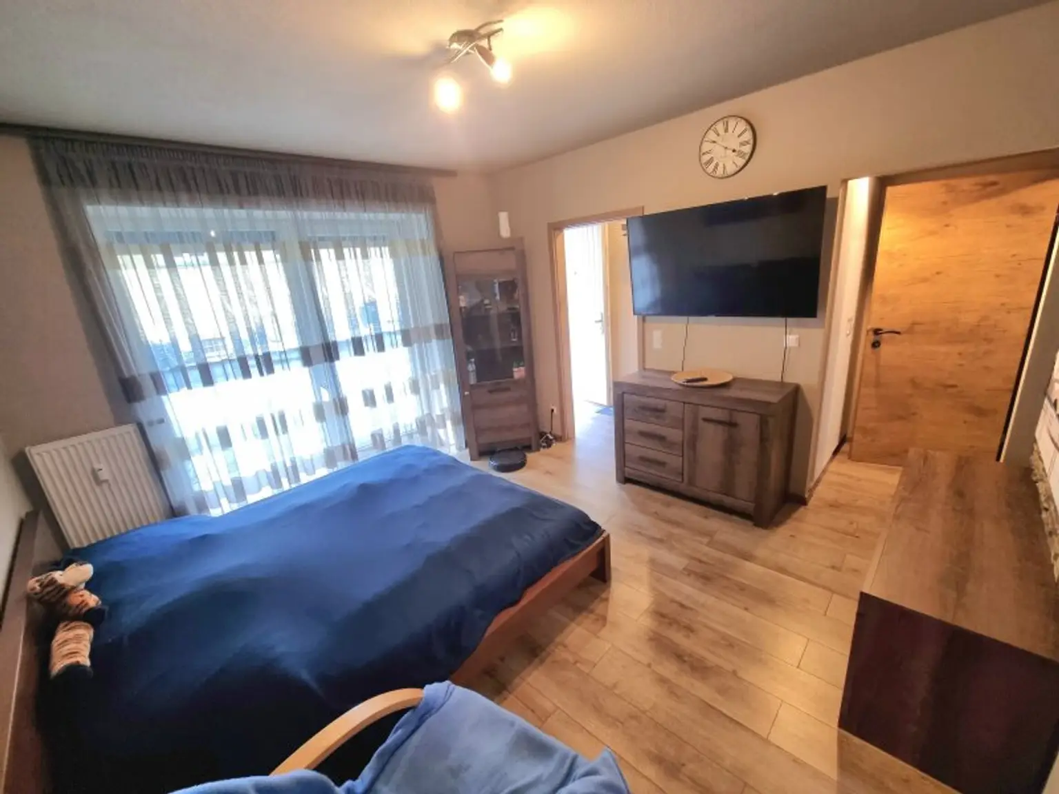 Wohn- und Schlafzimmer