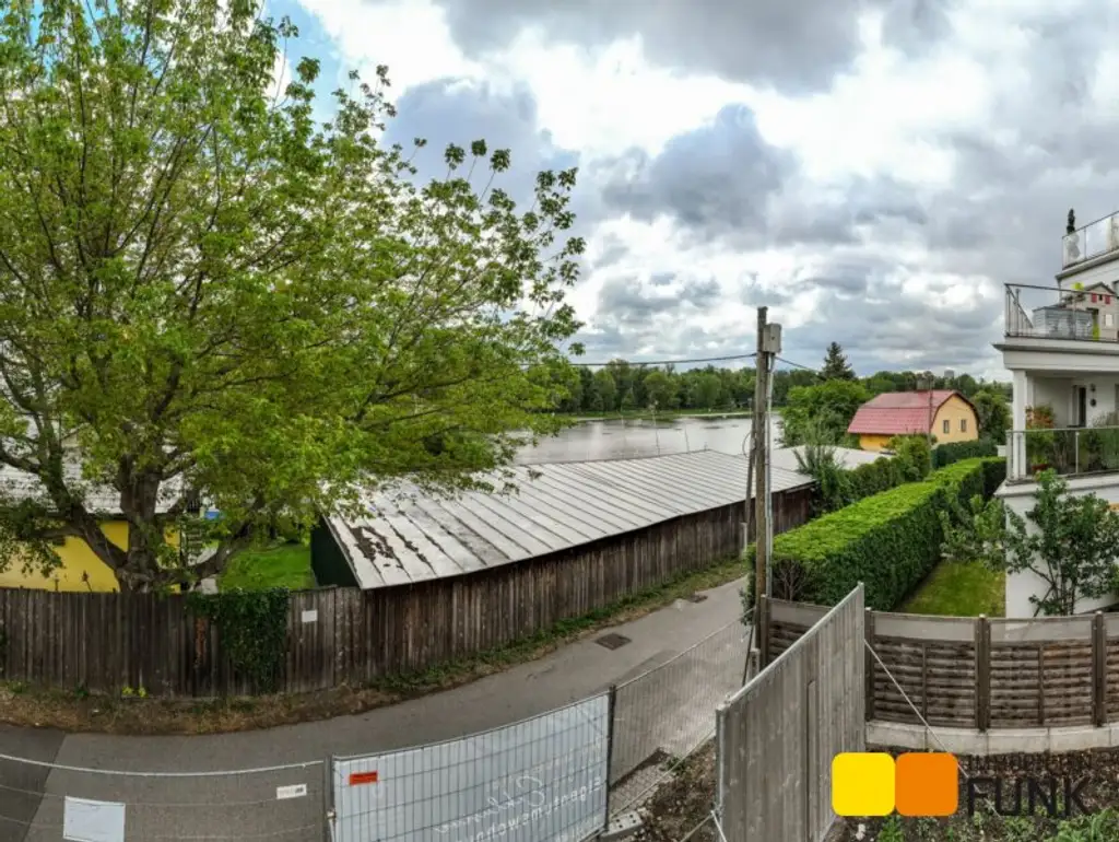 Traumlage mit Wasserblick auf Eigengrund.