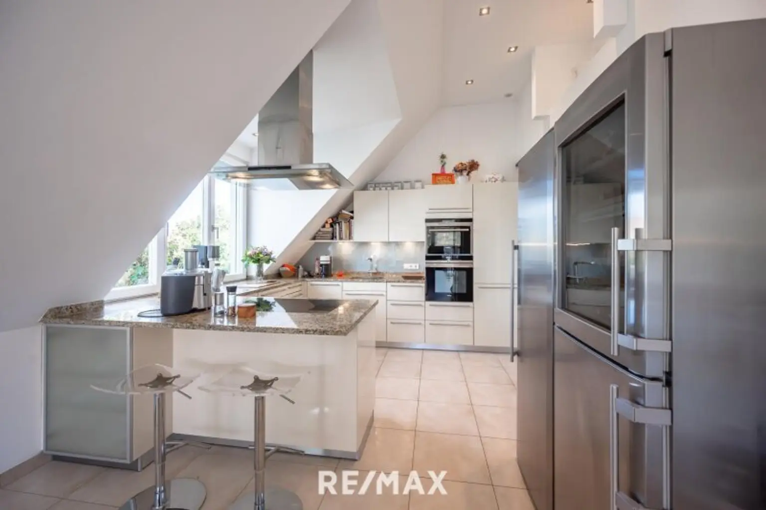 Seltene Gelegenheit in Döbling! Zentrales Luxus-Penthouse mit vier Dachterrassen und Pool