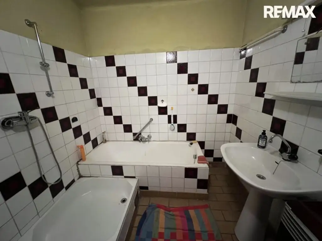 Traumhaftes Baugrundstück mit Altbestand in Wiener Neustadt!