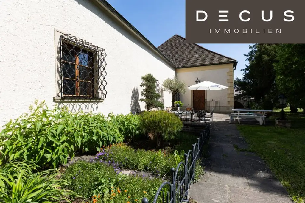 | VIERKANTHOF | HERRENHAUS  |  BURGÄHNLICHES HISTORISCHES WOHNOBJEKT MIT GARTEN IN ZENTRUMSLAGE  |